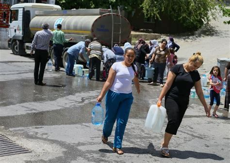 İ­z­m­i­r­­d­e­ ­s­u­s­u­z­l­u­k­ ­s­o­r­u­n­u­y­l­a­ ­i­l­g­i­l­i­ ­B­e­l­e­d­i­y­e­­d­e­n­ ­a­ç­ı­k­l­a­m­a­